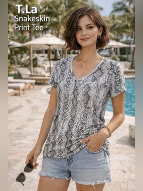 T.La Snakeskin Print Tee XS | Anthropologie Gray Snake Print Top